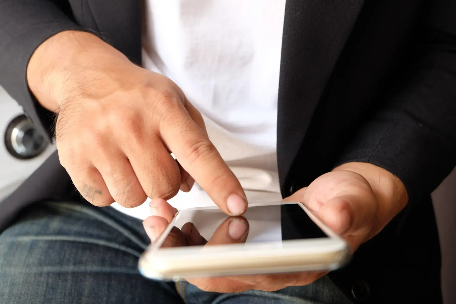 scroll atrapa 4 horas al día a los menores