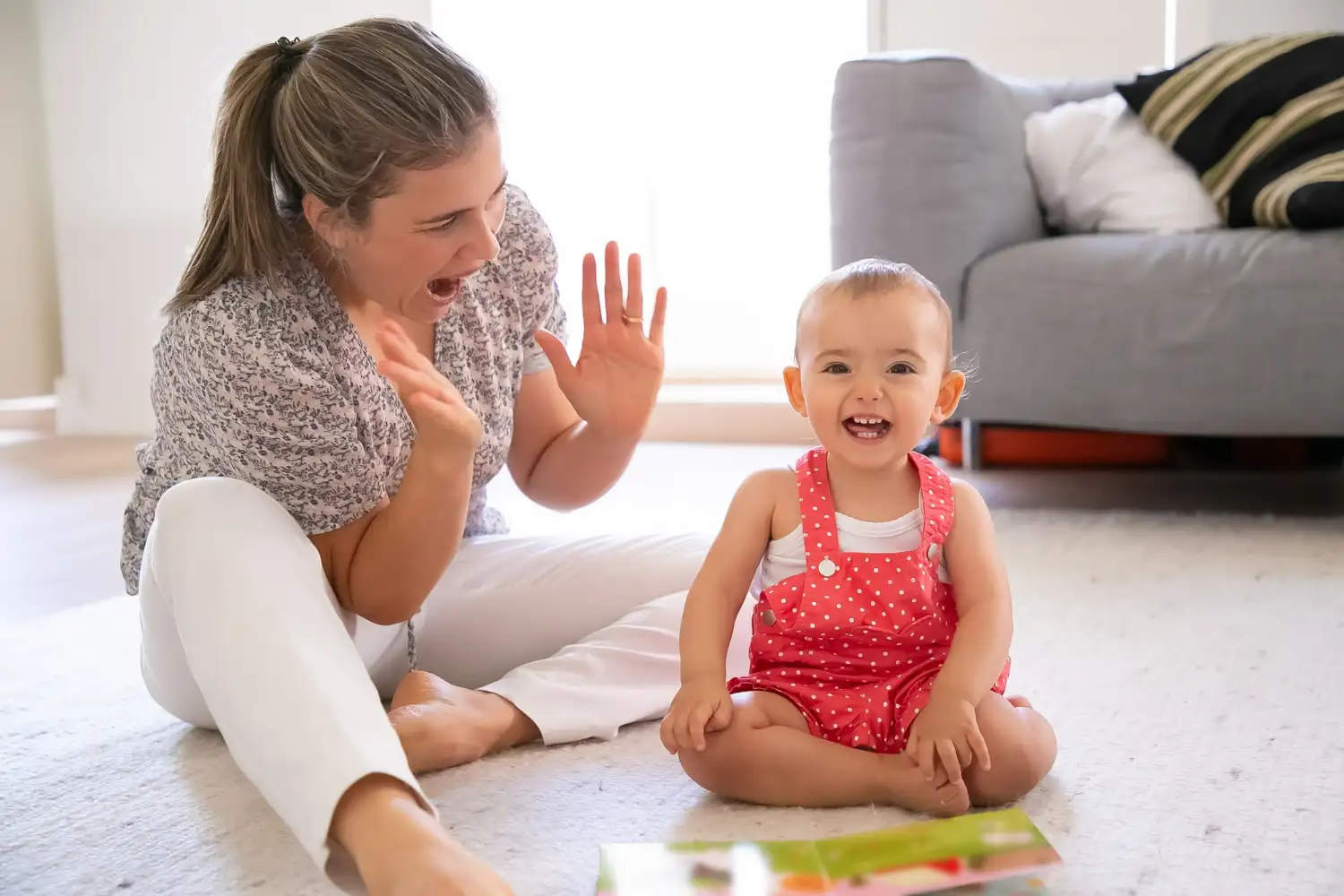 A que edad empiezan a hablar los niños