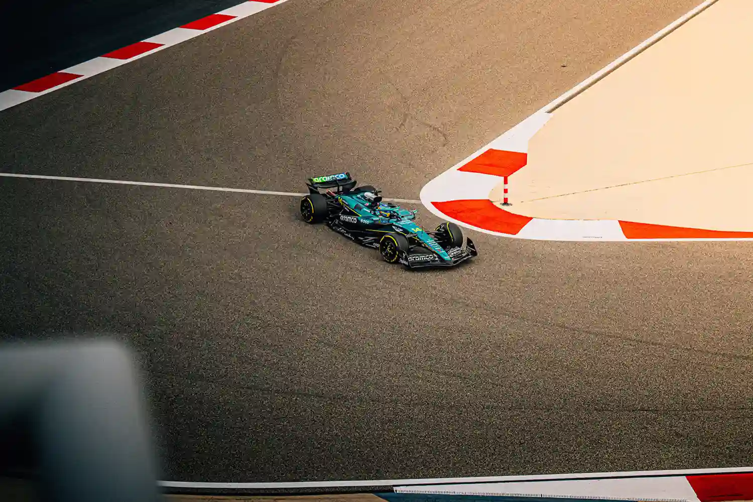 Aston Martin de Alonso va tan lento