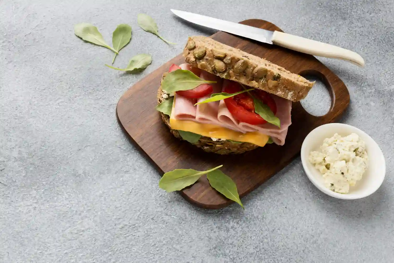 Cómo cortar un sándwich en 3 partes iguales