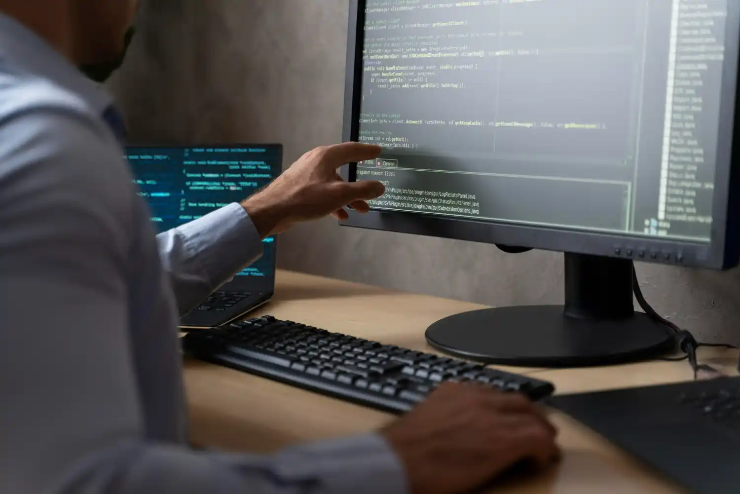 Cómo escala OpenAI PostgreSQL