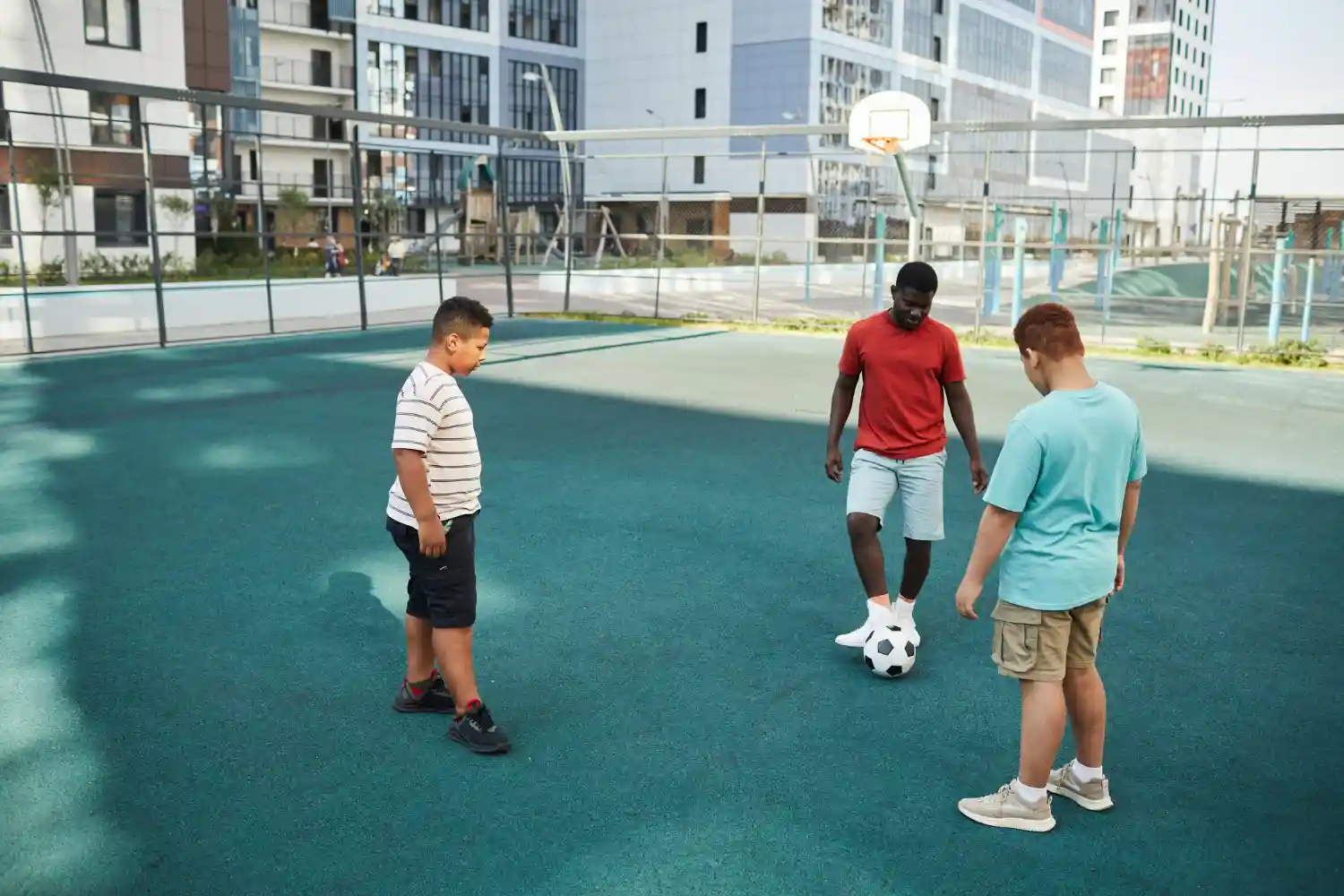 Mallorca limita el fútbol en el patio escolar