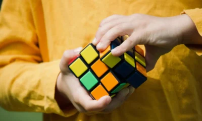 Niños prodigio baten récord cubo Rubik