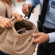 Puede tu empresa revisar tu bolso