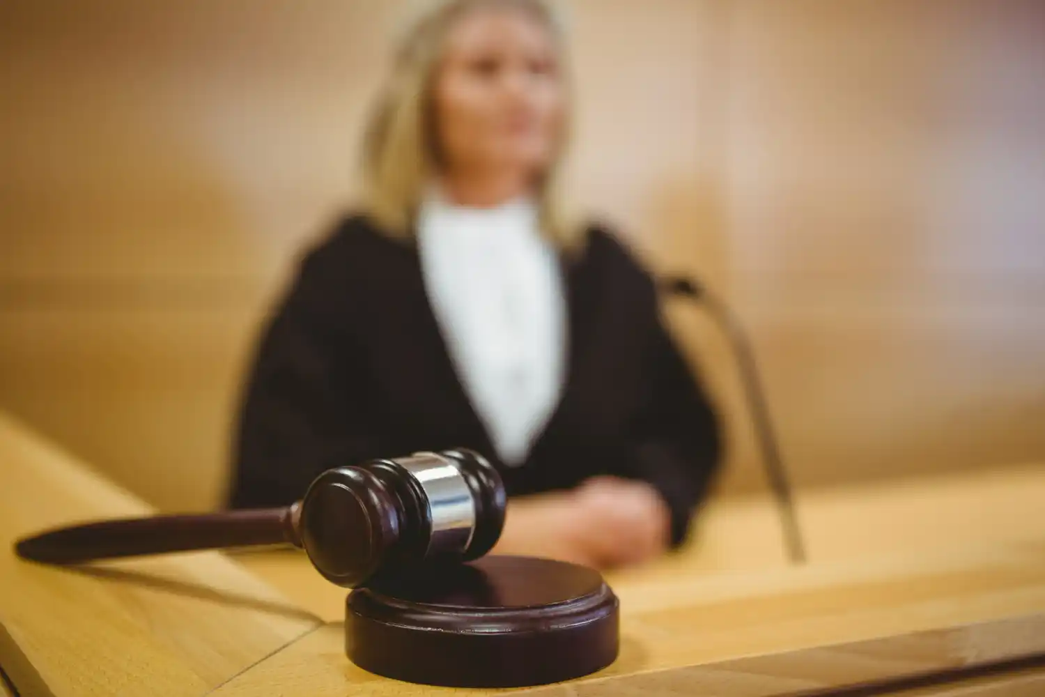 auto judicial que acorrala a Mazón