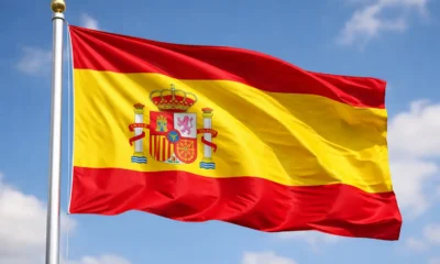 bandera de españa con escudo​