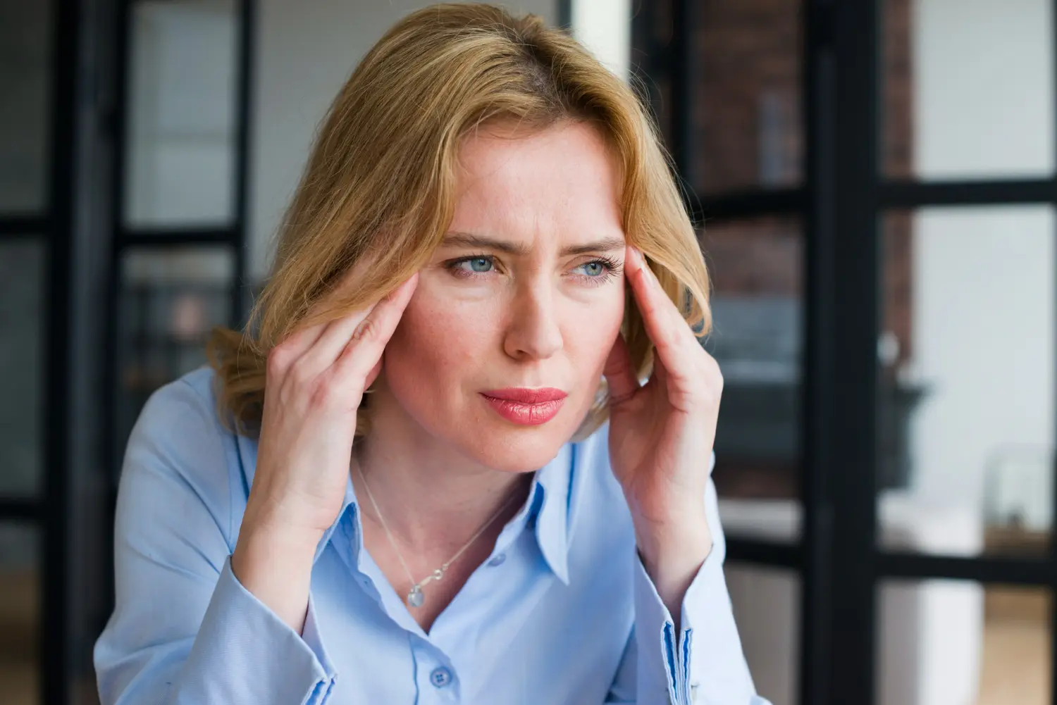con migraña espera tratamiento eficaz