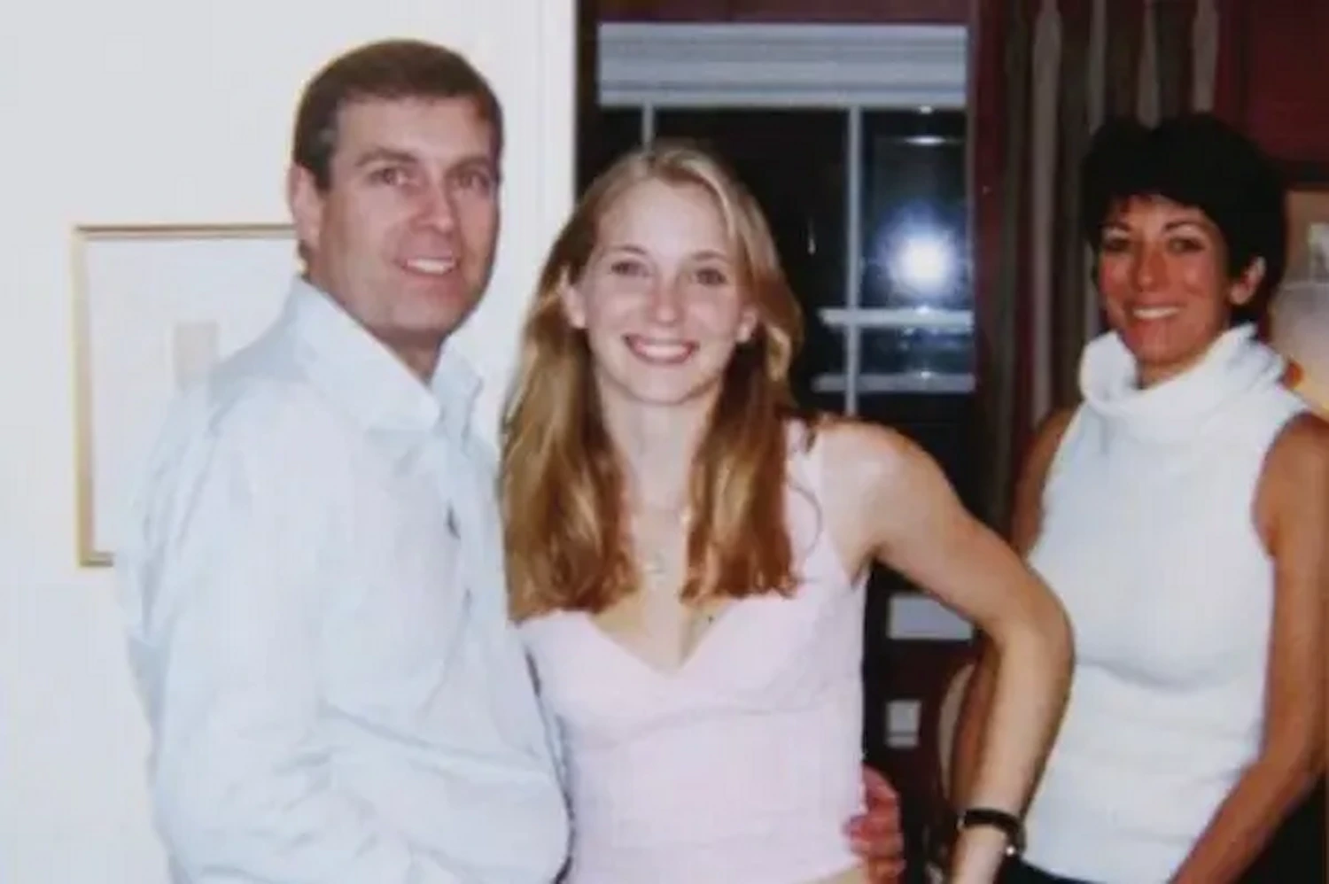 el prince andrea en una fiesta de epstein