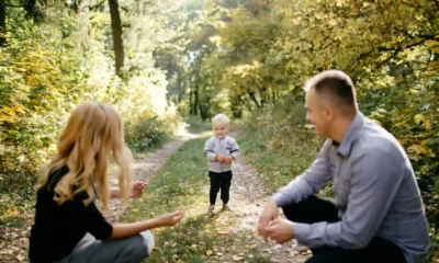 familia jugando en un parque
