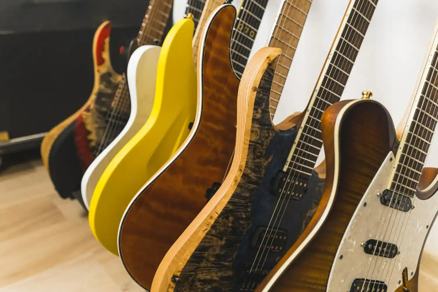 subastan guitarras míticas del rock