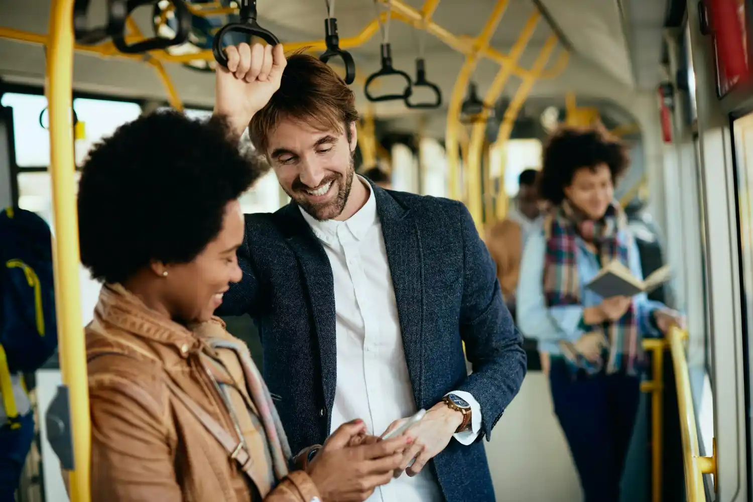 cuántos españoles usan el transporte público