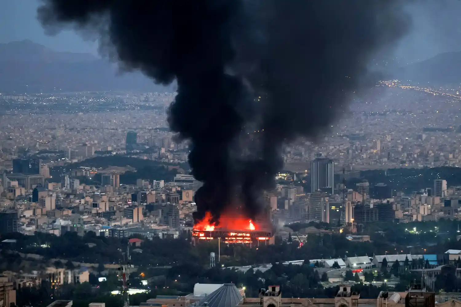 fuego en la ciudad de teheran
