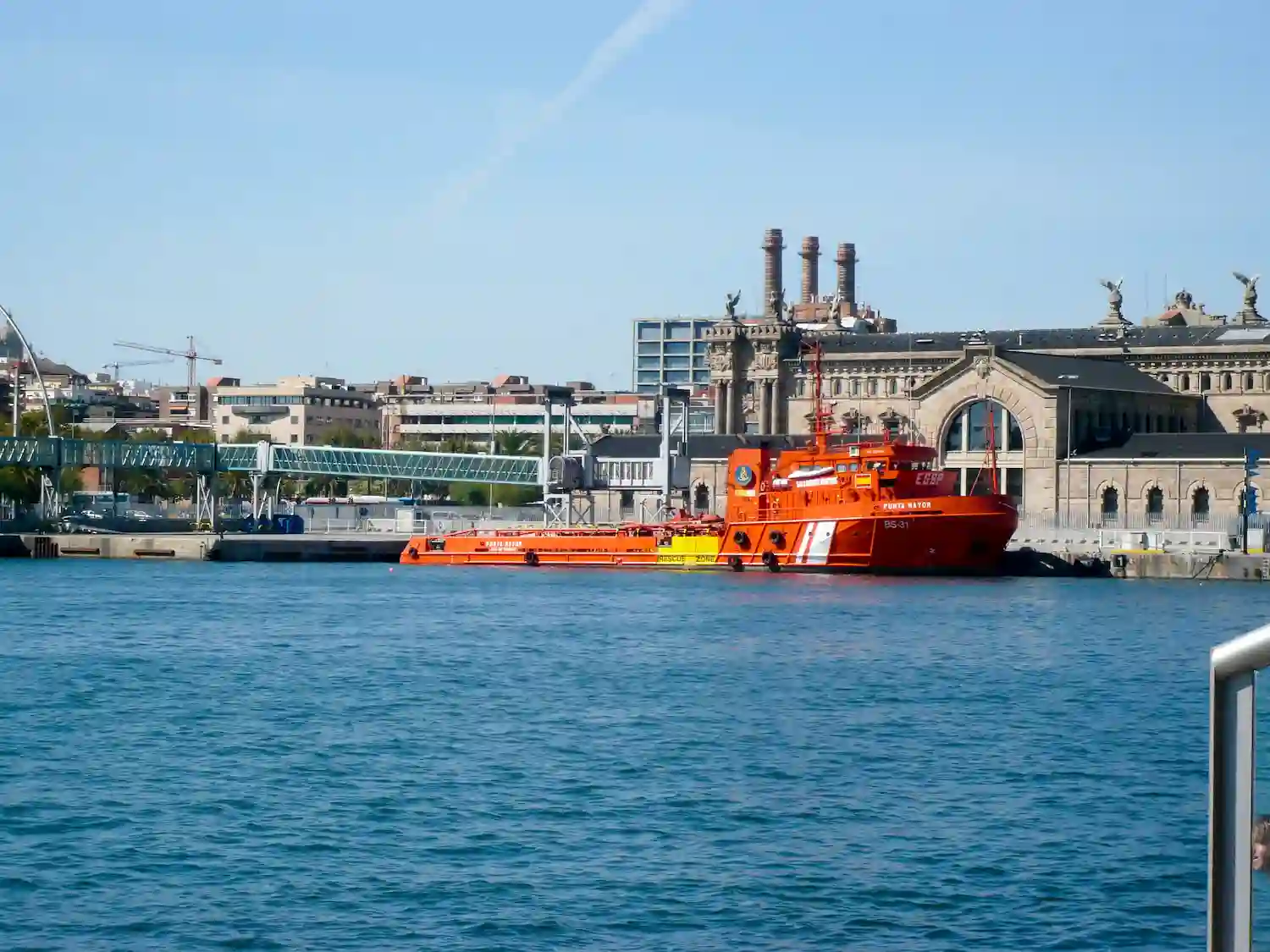 incendio en el Puerto de Barcelona