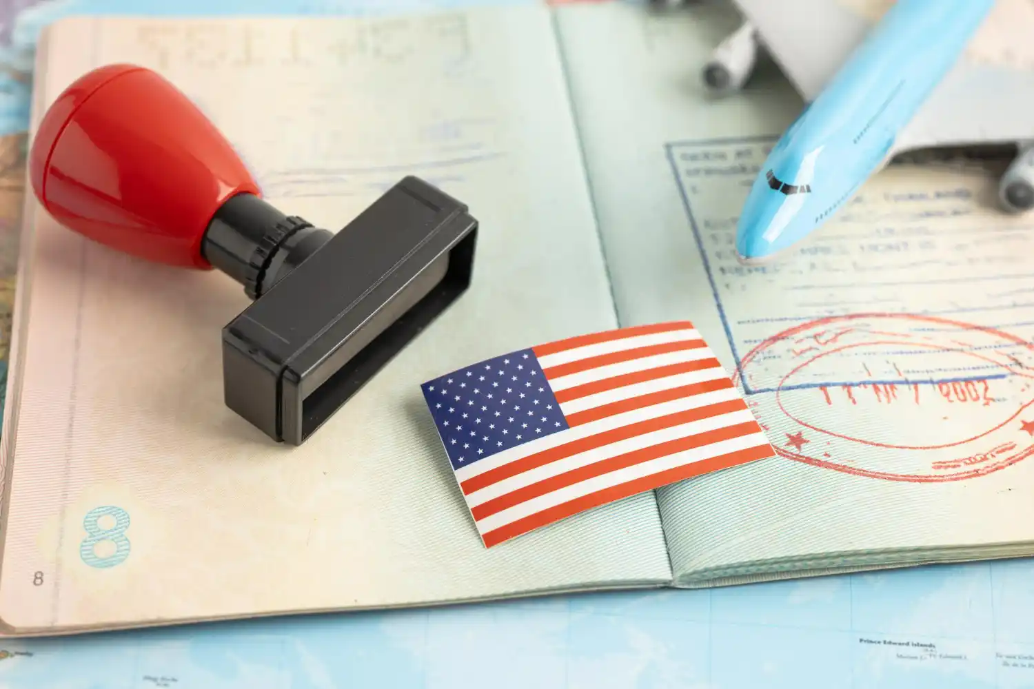 se puede viajar con la visa t​