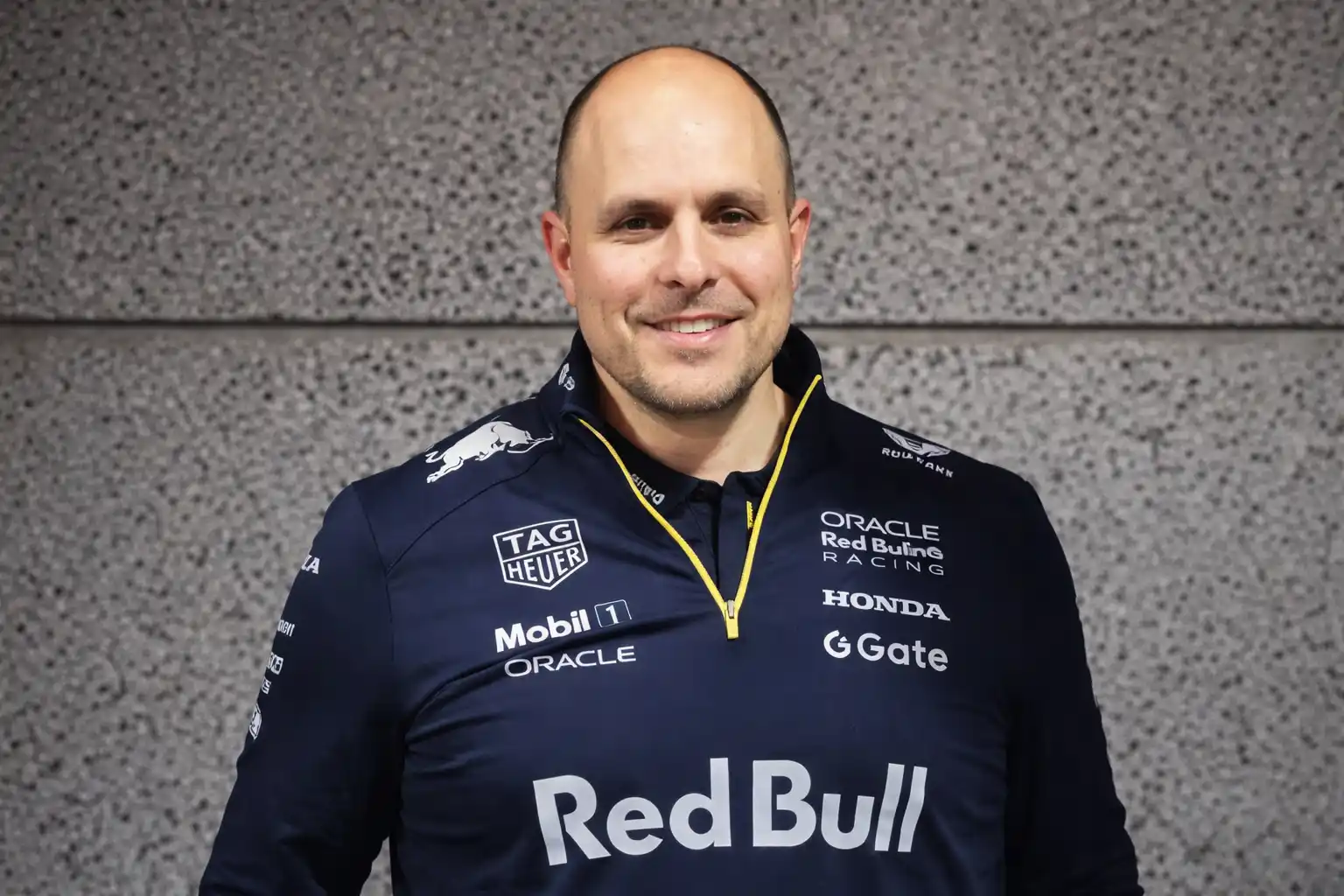 Lambiase deja Red Bull