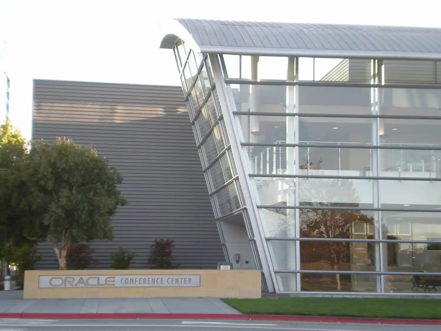 Oracle despide a miles por correo