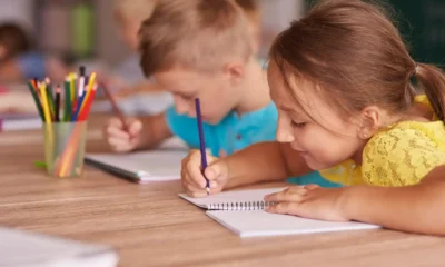 Suecia vuelve al lápiz y papel en clase