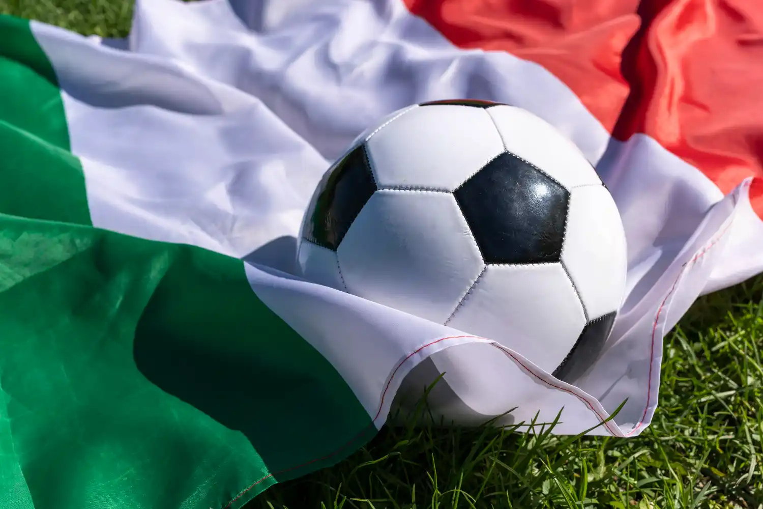 balon sobre bandera italiana