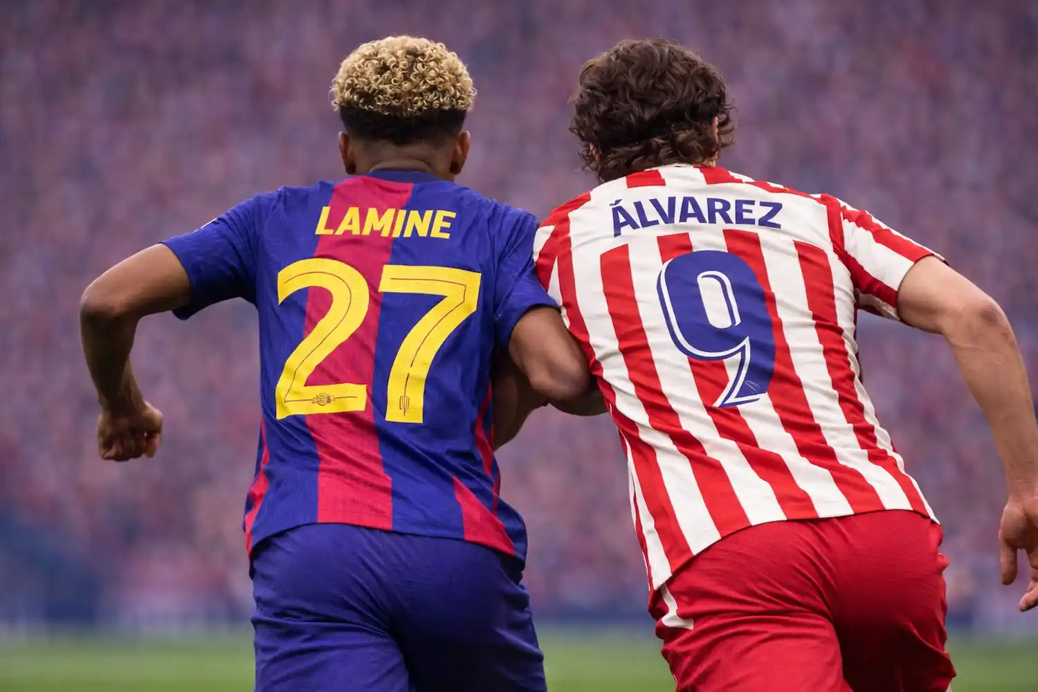 yamal y alvarez luchando en el campo