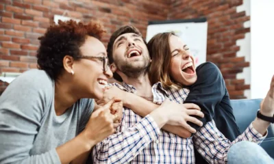 Por qué las sitcoms risas falsas