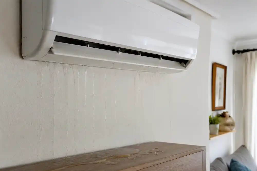 aire acondicionado tira agua por enfrente