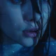 Foto de una persona con frío y labios azulados, útil para ilustrar porque se ponen los labios morados
