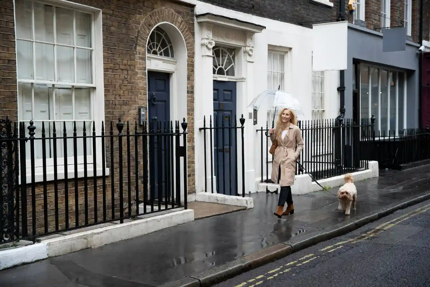 chica pases perro en londres