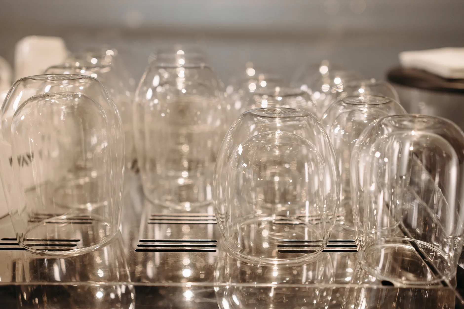 Vasos con velo blanco y opacos relacionados con porque salen los vasos blancos del lavavajillas