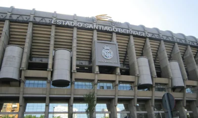 Vista exterior de un estadio de fútbol para ilustrar porque juega el betis en la cartuja