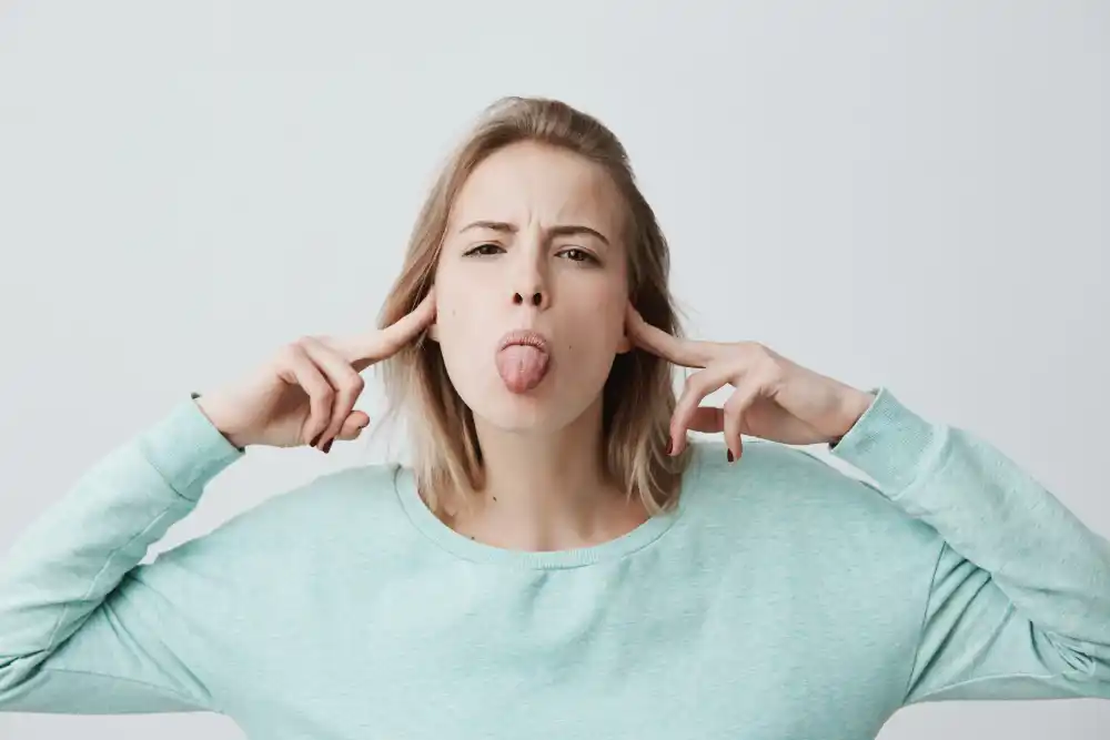 granos debajo de la lengua