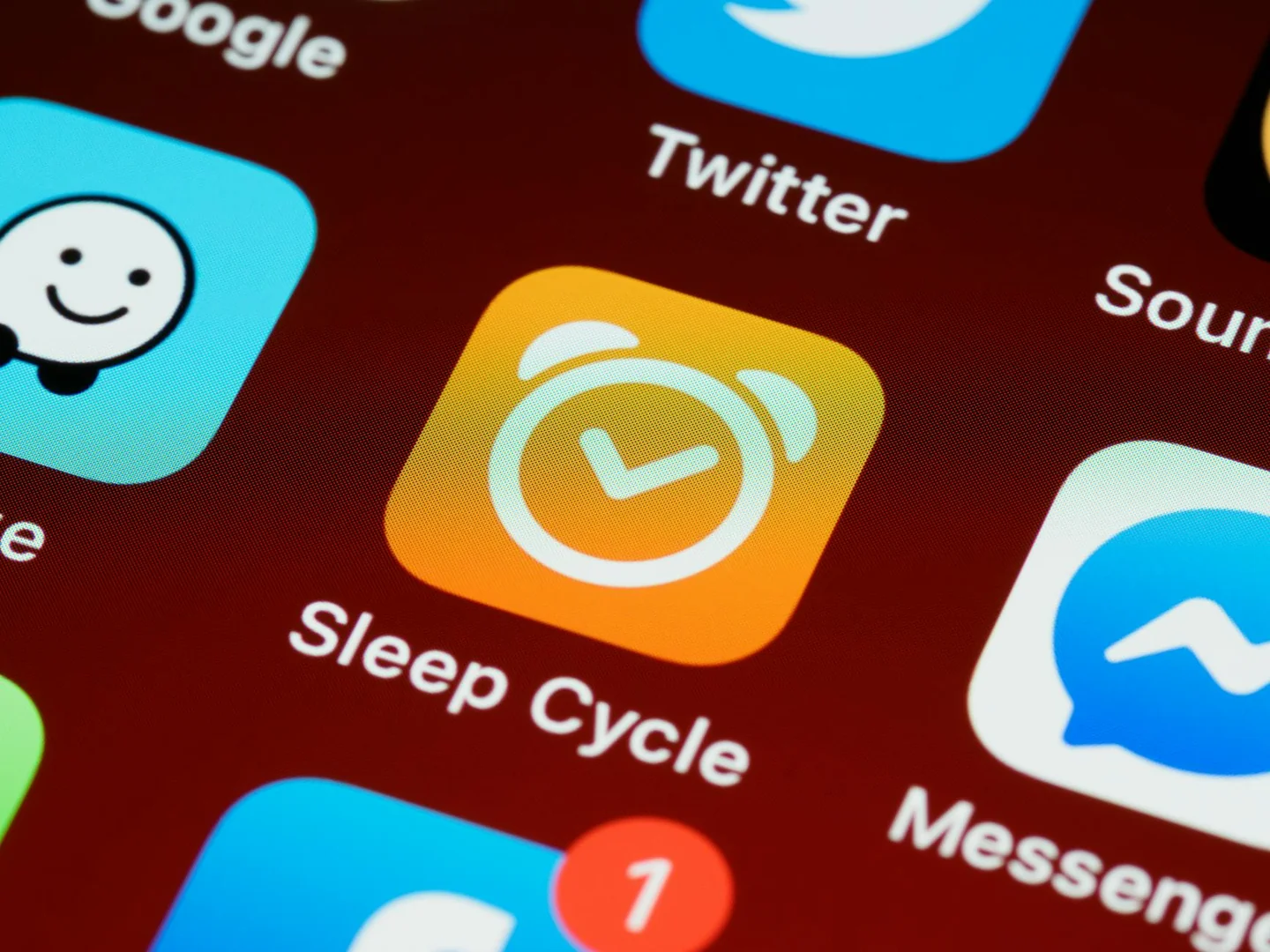 Pantalla de iPhone con la alarma configurada, ideal para ilustrar porque no me suena la alarma del iphone