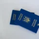 Pasaporte de Kosovo en un contexto de viaje, ilustrando porque españa no reconoce a kosovo