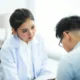 Consulta con un médico por porque sale el esperma color marrón y posibles causas urológicas