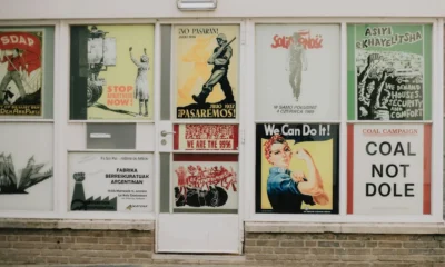 Cartel de propaganda nazi relacionado con porque hitler odia a los judíos y su uso del odio como herramienta política.
