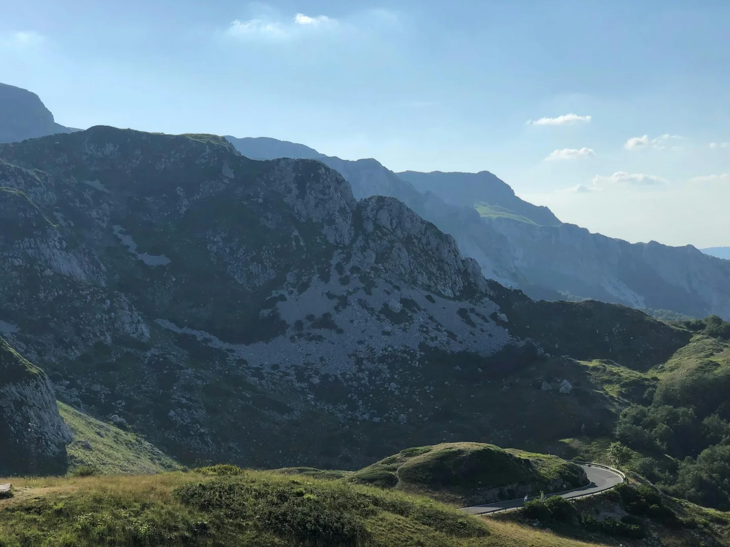 Fotografía de las montañas de Picos de Europa para ilustrar el artículo sobre porque se llaman picos de europa.