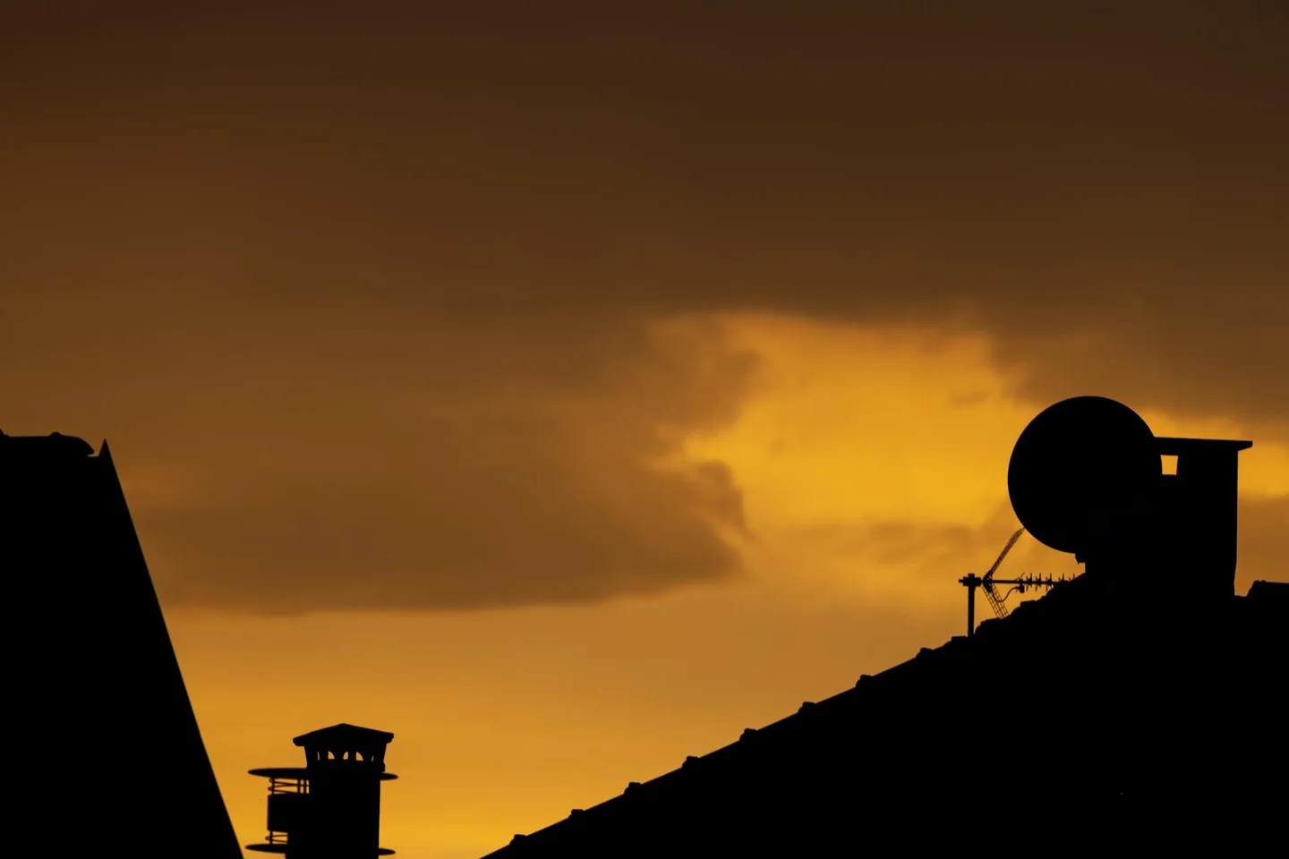 Antena de televisión en el tejado para ilustrar porque se ven todos los canales menos telecinco y cuatro