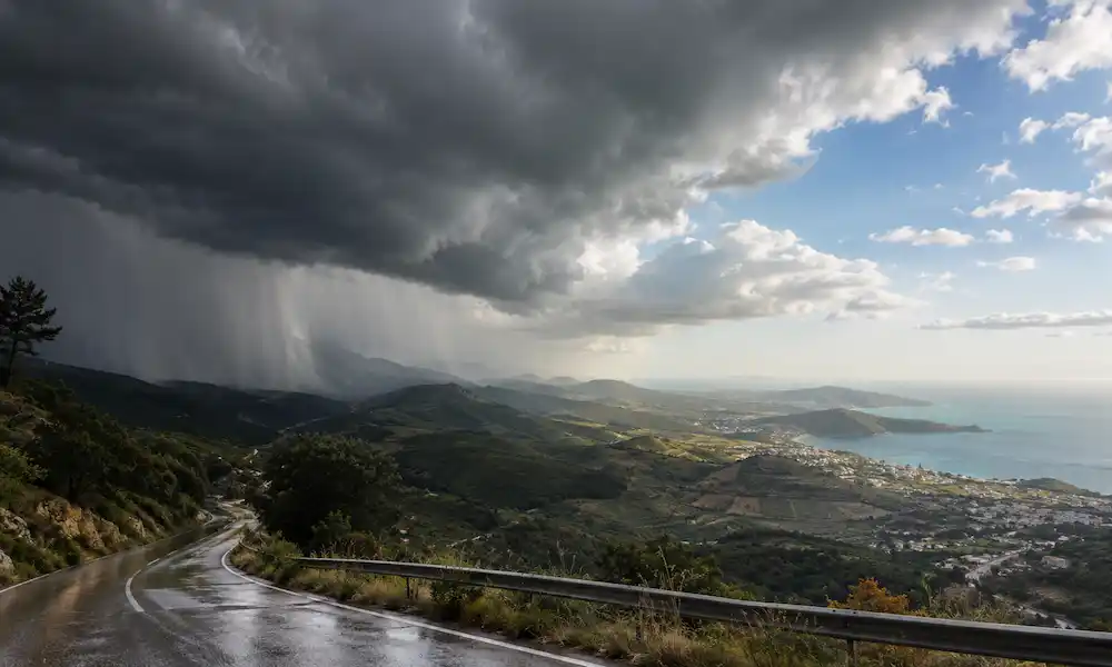 una tormenta acercandose a españa