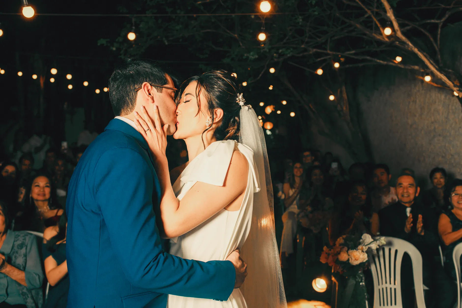 pareja en celebración de boda relacionada con porque no esta grison en la revuelta