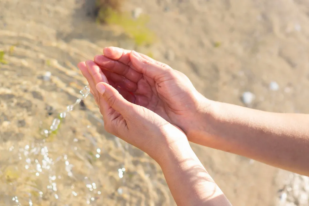 Agua potable del mar sin residuos