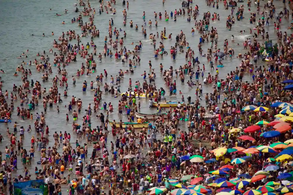 España expulsa al turista nacional