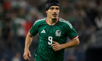 Qué lleva Raúl Jiménez en la cabeza
