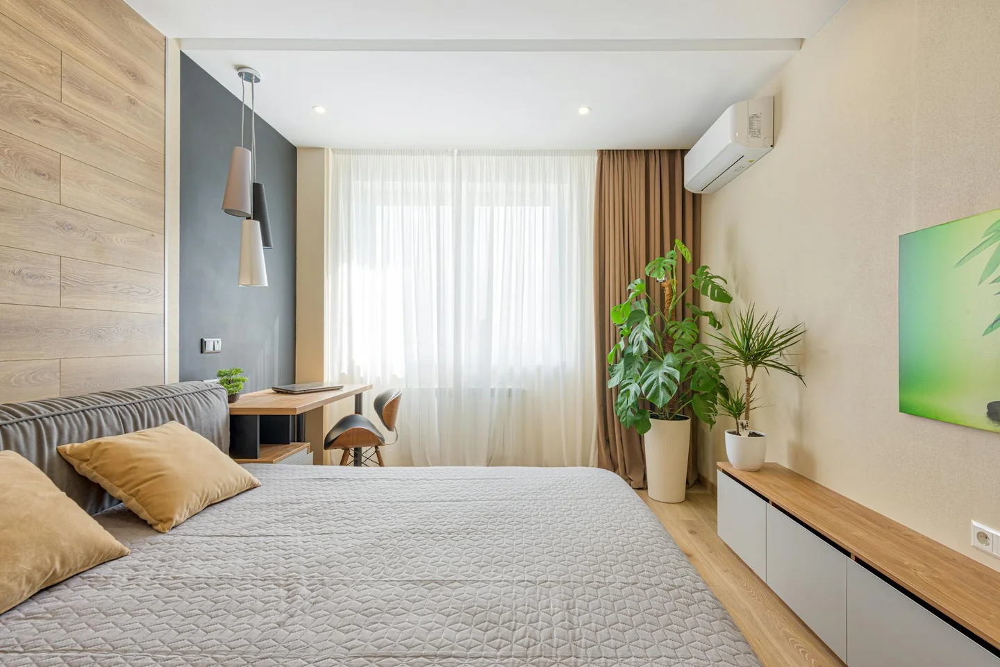 Imagen de un dormitorio con aire acondicionado, útil para ilustrar por qué el aire acondicionado seca garganta y piel.
