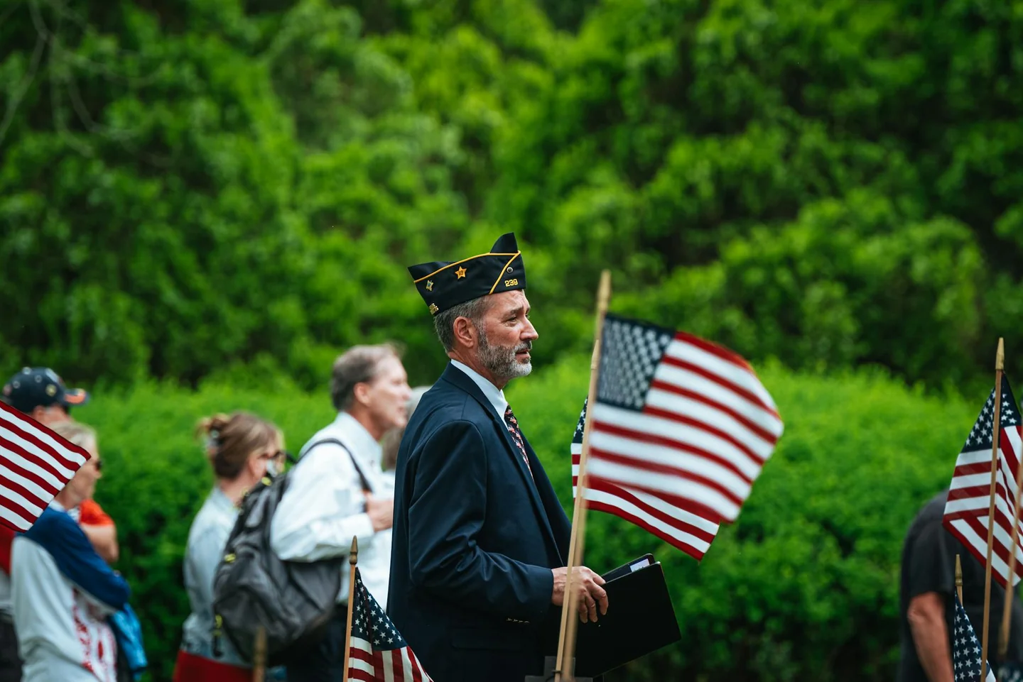 Imagen de un desfile con bandera de Estados Unidos para ilustrar por qué 2026 recuerda los 250 años de Estados Unidos