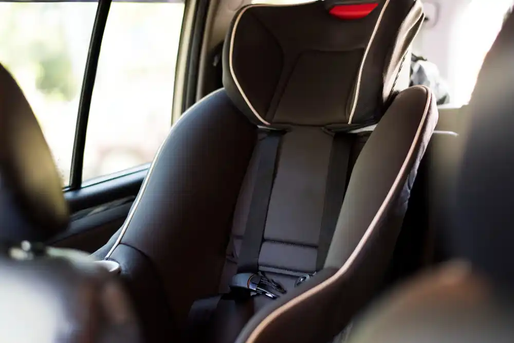 asiento para niño en un coche