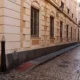 Vista de una calle del casco antiguo para ilustrar por qué Cádiz sigue atrapando al viajero español.