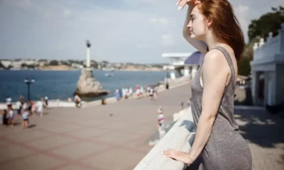 chica francesa sufriendo calor
