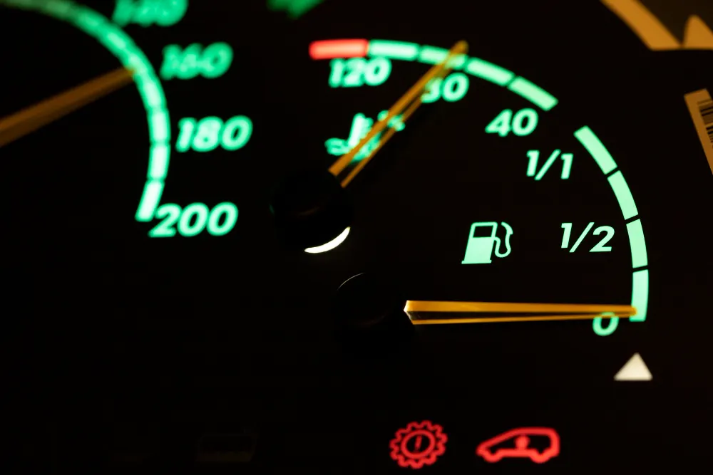 como apagar la luz de avería de motor