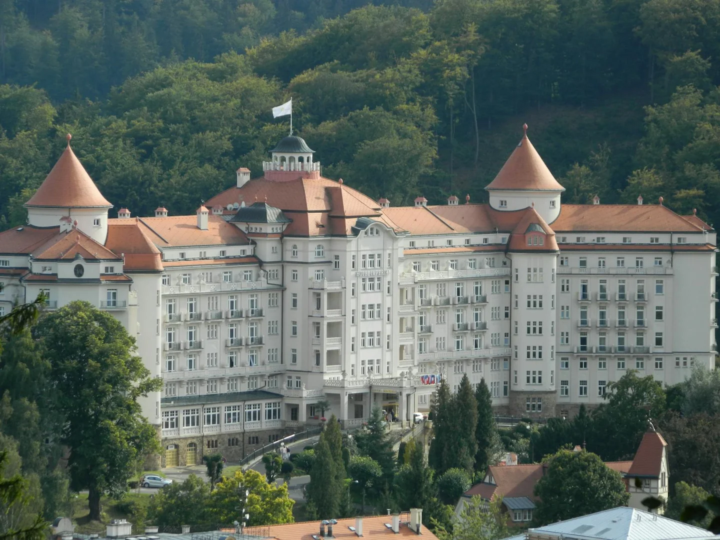 Imagen de un historic spa resort para ilustrar por qué los balnearios fueron el lujo del siglo XIX en un contexto de bienestar y prestigio social.