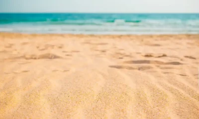 la arena de la playa