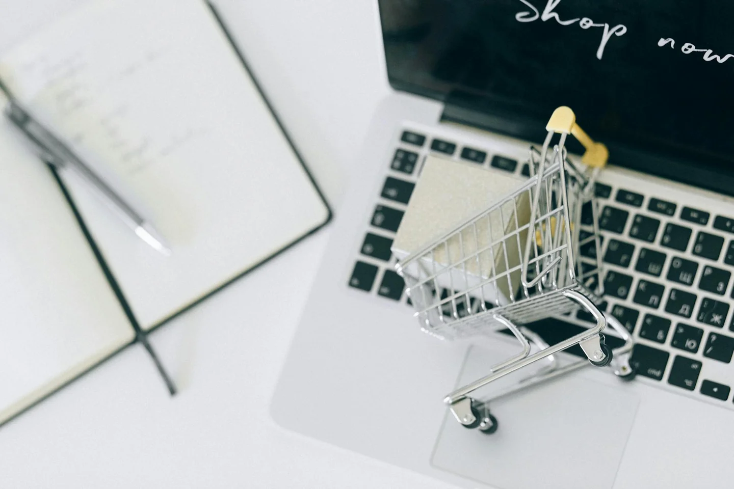 Imagen de un carrito de compra online para ilustrar por qué Prime Day 2026 llega antes de las rebajas, en el contexto de las compras de verano y las ofertas en comercio electrónico.